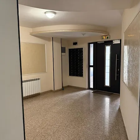 Апартамент Near Vitosha Mountain, Self Check-in, With Underground Parking София